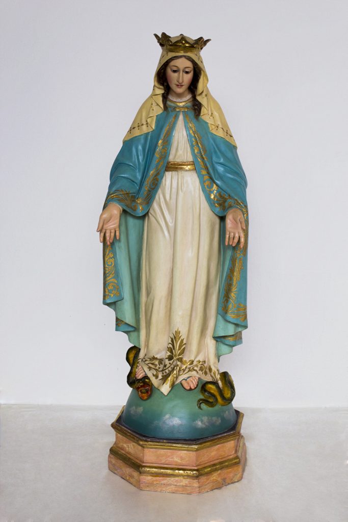 Escultura de una Virgen tras su restauración.